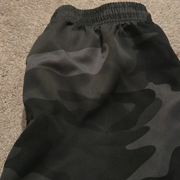 NWOT cargo black and grey camo joggers - Picture 4 of 4